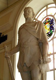 Sculpture of OwainGlyndŵr by Alfred Turner at City Hall, Cardiff