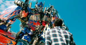 ... : ...talks to humans , 2011 Movie , Pics-Optimus Prime with Humans