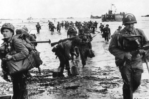 June 6, 1944: US reinforcements land on Omaha beach during the ...