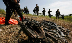 Philippine soldiers recover illegal weapons from a private army ...