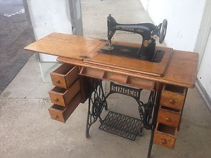 Beautiful Antique Singer Treadle Sewing Machine W/ Tiger Oak Cabinet W ...