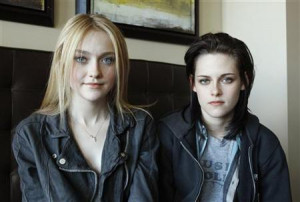 Stewart (R) and Dakota Fanning who star in the movie 'The Runaways ...