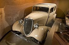 replica made for the film of the Ford V8 in which Bonnie and Clyde ...