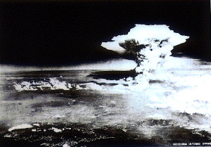 1945: US responses to the atomic bombing of Hiroshima and Nagasaki
