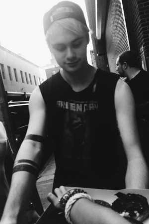 5sos, ashton irwin, black and white, boy, calum hood, luke hemmings ...