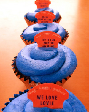 BEAR DOWN CUPCAKES” WIN WITH CHICAGO BEARS FANS!
