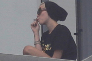 Miley Cyrus Smoking Pot The