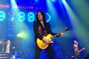 Vivian Campbell Due To Start Immunotherapy/Rejoin Tour Today