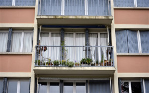 The balcony of the appartment where the bodies of two children, aged 5 ...