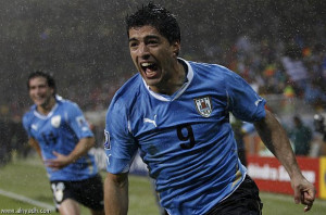 سواريز يقود أوروجواي لربع نهائي كأس ...