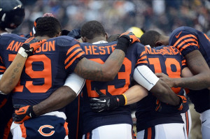 ... 16 2012 chicago il usa members of the chicago bears pays tribute