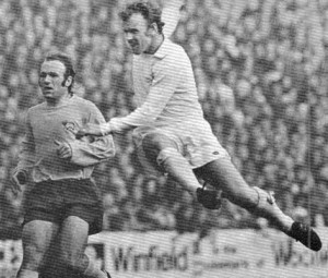 Johnny Giles and Billy Bremner (2) scored for Leeds .