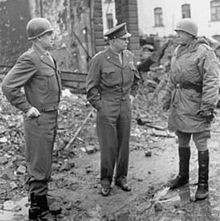 Bradley , Eisenhower y Patton.