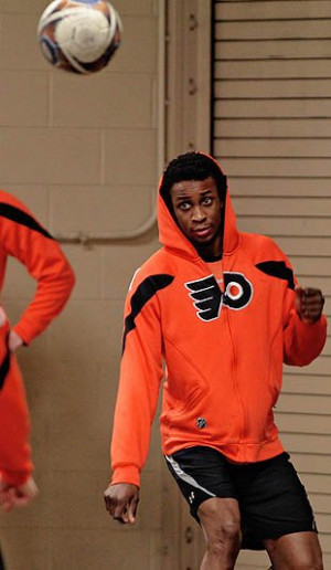 ... time for racist taunts as Wayne Simmonds (Negro) leaves Czech League