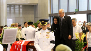 Malaysia PM Najib Razak pays respects to Mr Lee Kuan Yew