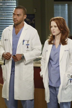 Dr. Jackson Avery (Jesse Williams) şi Dr. April Kepner (Sarah Drew)