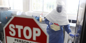... -people-worry-about-the-unprecedented-ebola-outbreak-in-guinea.jpg