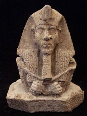 file akhenaten statue jpg it appears that akhenaten egyptian akhenaten ...