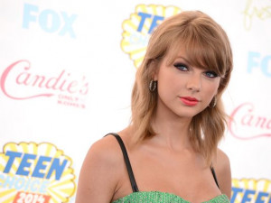 Taylor Swift is giving fans more juicy tidbits about her new album ...