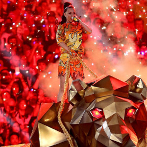 katy perry sets the super bowl aglow with her wild half time show