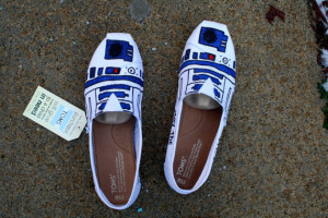 Custom White R2D2 Toms, Pick your own quote, Perfect for Star Wars ...