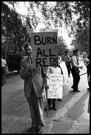 1953. Demonstrators during the trial of Julius Rosenberg ...