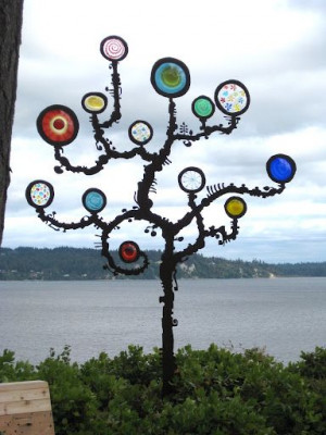 cool yard tree sculpture with glass rondels by Myorian Studio What a ...