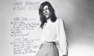 David-Bowie-posing-for-Hu-008.jpg