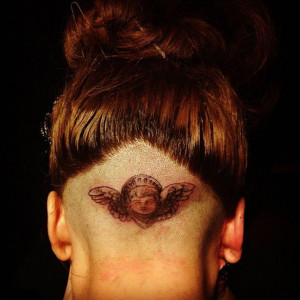 Fuente: http://tatuajes-tatoo.net/2012/10/tatuaje-de-angel-en-la-nuca ...