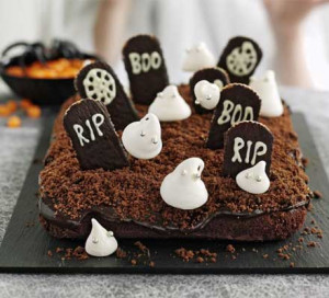Extra-scary-haunted-Halloween-cake.jpg