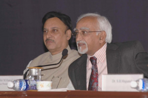 Vice President Mohammed Hamid Ansari interacting with students of