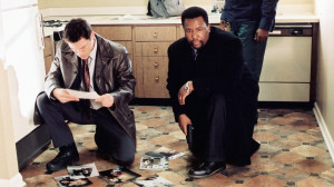 Jimmy Mcnulty And Bunk Moreland Examine Crime Scene picture