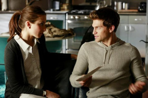 Spencer and Toby are trying to uncover how his mother died.