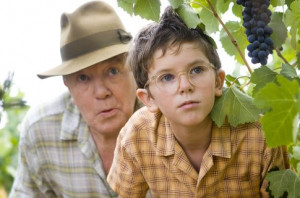 Still of Albert Finney and Freddie Highmore in A Good Year (2006)