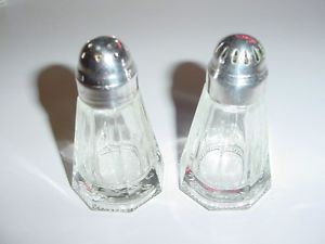 SS-UNITED-STATES-LINES-Pair-of-Salt-Pepper-Shakers-Top-Condition