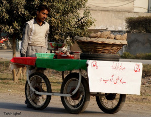 Best Funny Signboards in Urdu: Baichaen Group selling Shakar Qandi ...