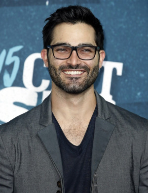 Tyler Hoechlin Picture 43 2015 CMT Music Awards Arrivals