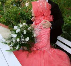coral-red-wedding-dress-muslimah.jpg