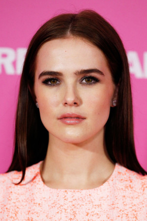 Zoey Deutch just prior to walking the red carpet at the Sydney ...