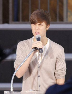 Justin Bieber Shows Michael