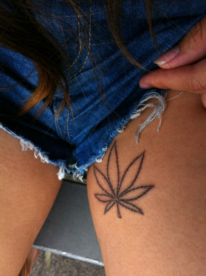 Zdjęcie: marihuana tatuaz