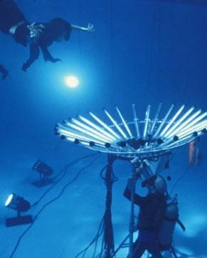 Aaliyah shooting underwater scenes for Rock the boat: 19792001 Tribrut ...