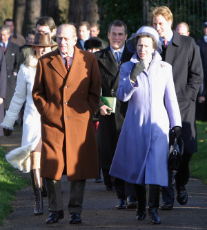 Britain-royal-family-arrived-Christmas-Day-2004-service.jpg