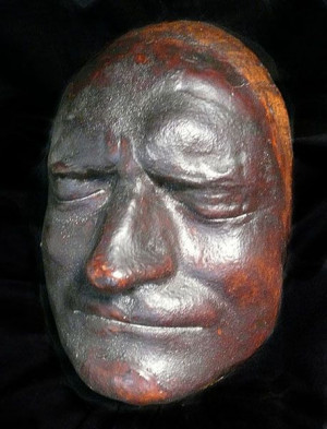 ... death mask. (reminds me of Robin Williams' face... weird): Death Mask