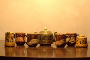 ... Tolkien - Hand painted, 7 pc tea set with Hobbit character mugs