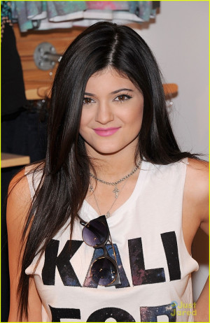 About This Photo Set: Kendall and Kylie Jenner hit up the PacSun NYC ...