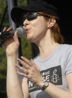 Performer Suzanne Vega sings at the Save Darfur rally in New York's ...