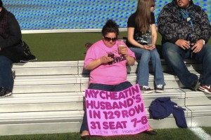 Wrestlemania 29: Woman Gets Back At Cheating Husband With Sign (PHOTO)