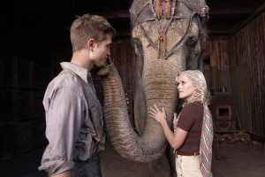 WATER FOR ELEPHANTS (Robert Pattinson & Reese Witherspoon)