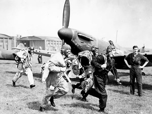 RAF_pilots_run_to_their_planes_during_the_Battle_of_Britain.jpg
